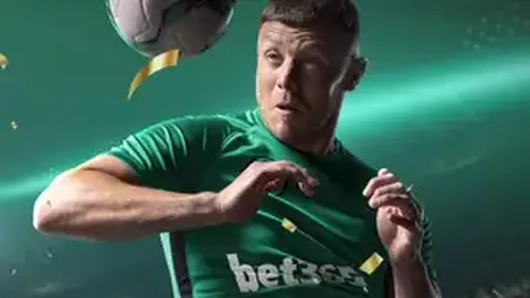 塔利斯卡加盟顶级球队，意外进球遭遇射门险情。